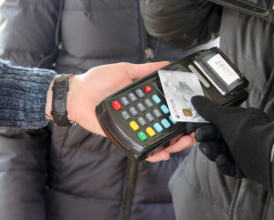 Жители Самарской области могут платить за проезд банковской картой