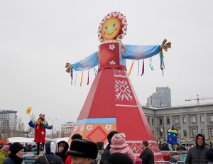 На площади Куйбышева в Самаре с размахом отпраздновали Масленицу: ФОТО