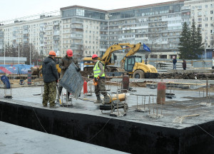 Начато устройство монолитных конструкций Дворца спорта на ул. Молодогвардейской в Самаре  Работы на стройплощадке ведутся в две смены.