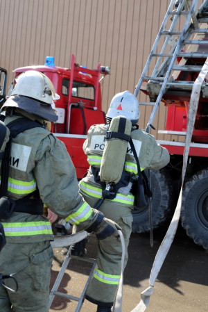 В Самаре в ТК «Амбар» в ходе пожарных учений эвакуировали более 400 человек: ФОТО