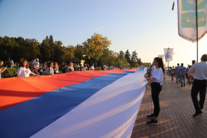 В День флага в Самаре поставлен новый рекорд: ФОТО