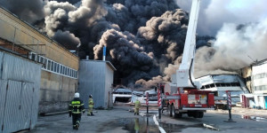 Крупный пожар в Самаре: огонь охватил 2500 кв. метров