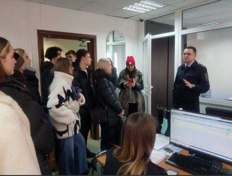 «Студенческий десант»: студенты СГЭУ посетили ЦАФАП областного главка полиции