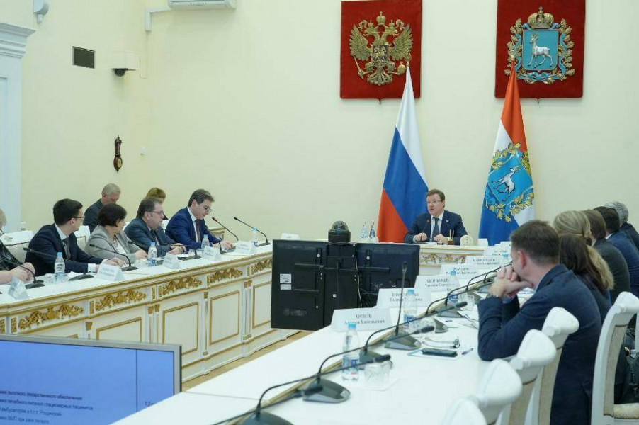 «Главная цель – здоровье наших земляков»: губернатор Дмитрий Азаров провел совещание по развитию региональной системы здравоохранения