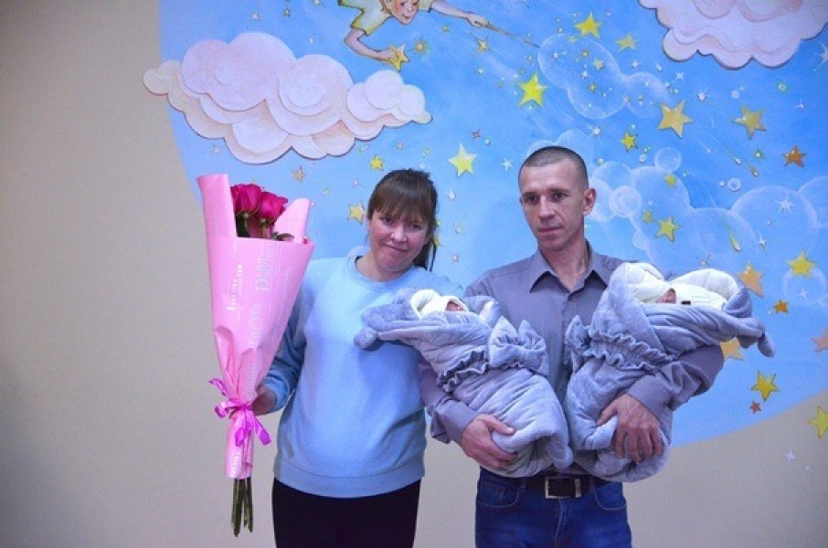 В Перинатальном центре больницы Середавина сегодня состоялась торжественная выписка мальчиков двойняшек