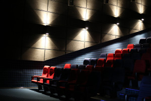 Россияне пошли в кино: траты на онлайн-кинотеатры упали на 25%