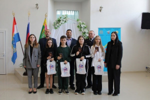 Главный документ гражданина страны в торжественной обстановке получили жители Самарской области, достигшие 14-летнего возраста.