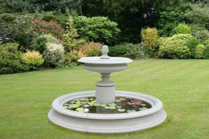 Садовые фонтаны (59 фото): применяемые материалы и возможные решения