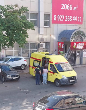 В Самаре на Революционной-Гаражной водитель врезался в здание