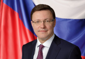 Дмитрий Азаров оглашает Послание к депутатам губернской думы и жителям региона
