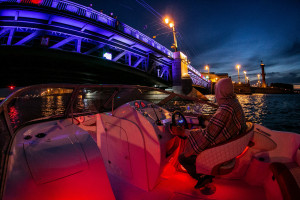 Аренда катера на развод мостов в Питере: как выбрать и не ошибиться
