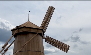 Это  единственная деревянная мельница в Поволжье, сохранившаяся на историческом месте.