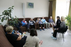 В Самарской области сотрудники МВД и общественники проводят профилактические беседы с пенсионерами