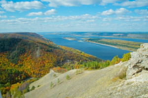 Сервис бронирования отелей МТС Travel составил подборку живописных мест в России, где можно насладиться золотой осенью.