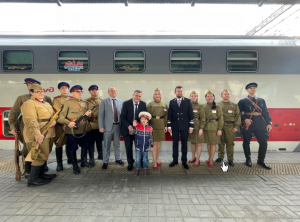 Проводники поезда будут одеты в форменную одежду военных лет.