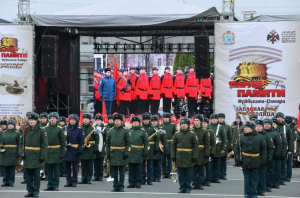Он посвящен военному параду 7 ноября 1941 года в городе Куйбышеве – запасной столице СССР в годы Великой Отечественной войны.