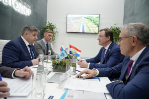 Дмитрий Азаров обсудил с руководством Росавтодора вопросы реконструкции участков  федеральных трасс в Самарской области
