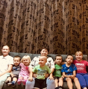 В Самарской области мама-почтальон воспитывает 9 детей