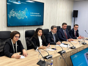 Модератором дискуссии выступил врио министра здравоохранения Самарской области Армен Бенян.
