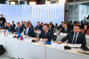 Владимир Гутенев высоко оценил роль губернатора Самарской области в поддержке российских автопроизводителей и предприятий, занимающихся производством комплектующих.