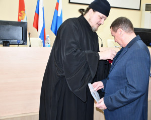 Высокой награды он удостоен за труды во благо Светлой Православной Церкви.