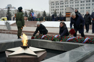Губернатор Дмитрий Азаров вместе с земляками почтил память погибших Героев