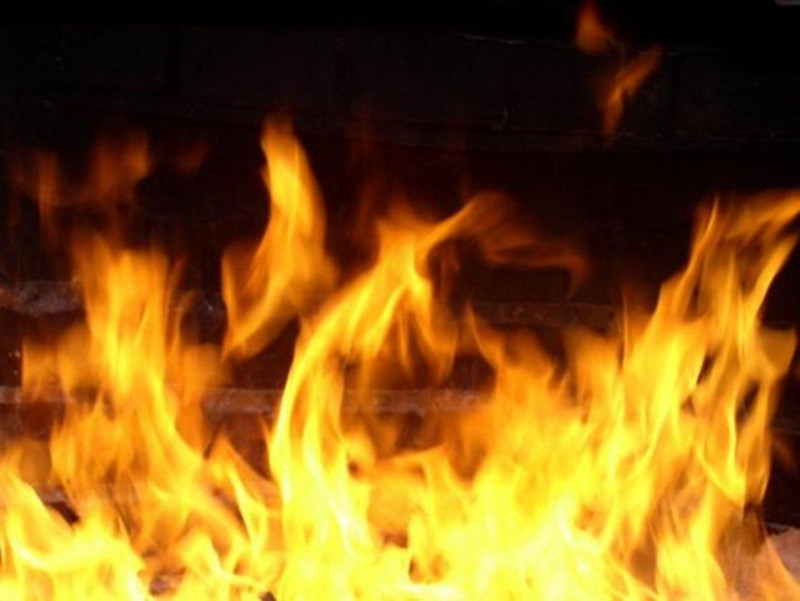 В Ставропольском районе 15 человек тушили пожар