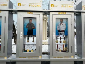 Самарскую область представляют сразу два спортсмена: двукратный олимпийский чемпион по боксу Олег Саитов и олимпийский чемпион по дзюдо Тагир Хайбулаев.