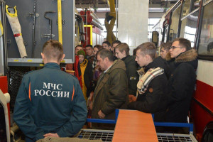 В рамках партпроекта «Моя карьера с Единой Россией» состоялась профориентационная экскурсия в специализированную пожарно-спасательную часть.