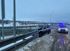 В Самарской области за полдня два водителя врезались в дорожное ограждение