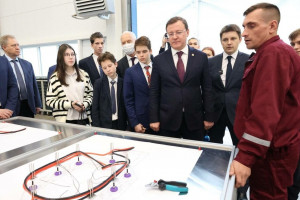Дмитрий Азаров запустил первый этап производства беспилотников в Самарской области
