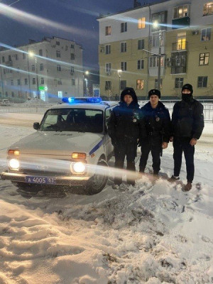 Сотрудники ППС полиции Самарской области помогли водителю, попавшему в сложную дорожную ситуацию