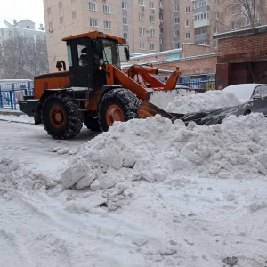 Самарские коммунальщики продолжают убирать снег