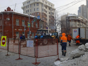 На Вилоновской в Самаре коммунальщики будут работать, пока не вернут воду в дома