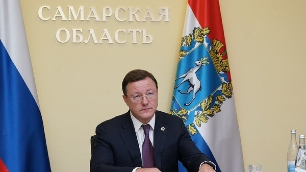 Губернатор Дмитрий Азаров поздравил Геннадия Котельникова с юбилеем