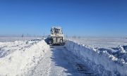 Сотрудники МЧС ликвидируют последствия обильного снегопада в Самарской области