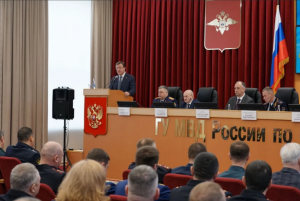  Дмитрий Азаров принял участие в расширенном заседании коллегии ГУ МВД России по Самарской области, во время которого были подведены итоги работы ведомства за прошлый год.