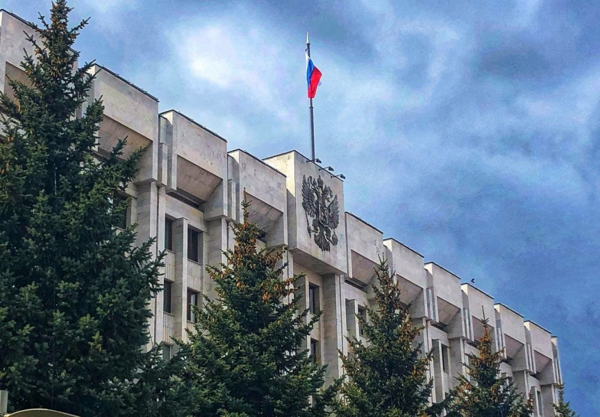 Тарифы, благоустройство и работа с обращениями граждан: Дмитрий Азаров провел оперативное совещание в Правительстве области