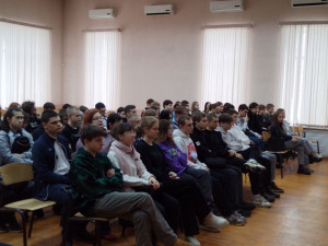 Полицейские провели антинаркотическую беседу со студентами Самарского колледжа