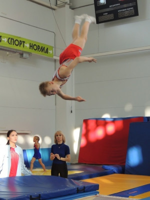 В Тольятти прошли чемпионат и первенство ПФО по прыжкам на батуте, акробатической дорожке и двойном минитрампе