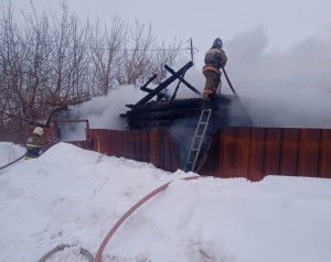 В Шигонском районе пожарные-спасатели отстояли дом