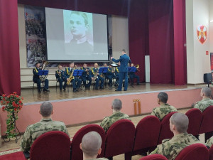 В Тольятти для военнослужащих Росгвардии состоялся концерт памяти Василия Агапкина
