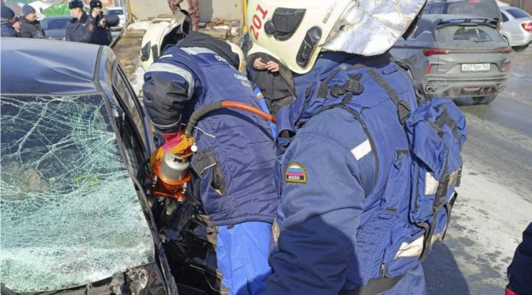 В Красноярском районе столкнулись три автомобиля, погиб один из водителей