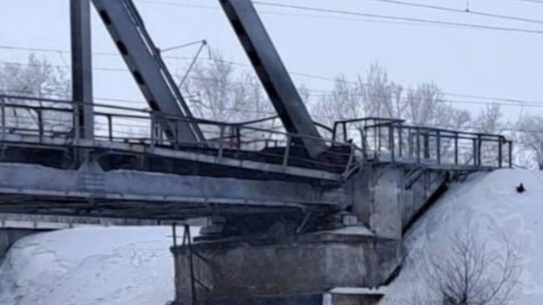 Из-за взрыва на железнодорожном мосту под Самарой были задержаны пять поездов