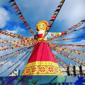 В воскресенье на главной площади города  гостей ждет тематический комплекс, в центре которого установят традиционный символ праздника – Маслёну.