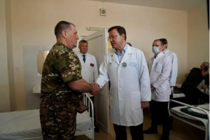 Дмитрий Азаров навестил бойцов - участников специальной военной операции, которые проходят лечение в одном из медицинских учреждений в Самаре.