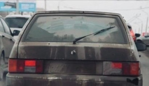 Госавтоинспекция Самарской области напоминает водителям, что «грязный» регистрационный знак автомобиля – нарушение ПДД.