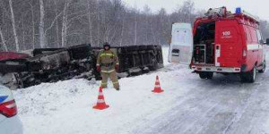 Пожарные-спасатели произвели аварийно-спасательные работы: отключение системы электропитания автомобиля.