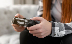 Производители аппаратов PlayStation, Xbox и Nintendo Switch приостановили работу в России в марте 2022 года.