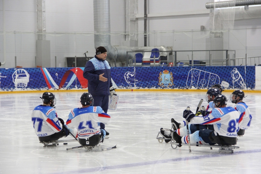 В Самаре прошла товарищеская игра по следж-хоккею между командами ЦСК ВВС-следж и Лада-следж